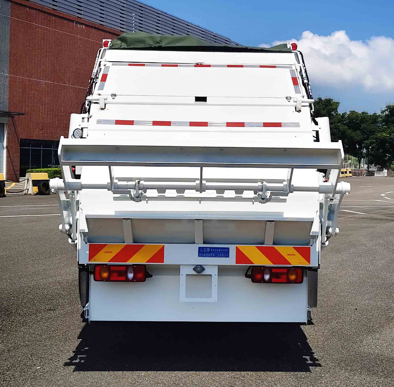 山花牌JHA5183ZYSDFCBEV純電動壓縮式垃圾車公告圖片