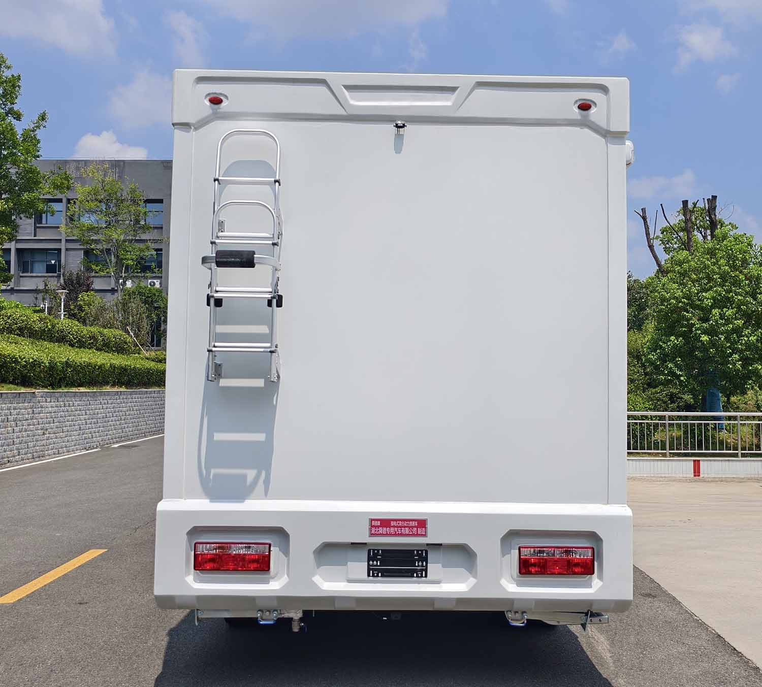 舜德牌SDS5070XLJHEVFD6插電式混合動力旅居車公告圖片