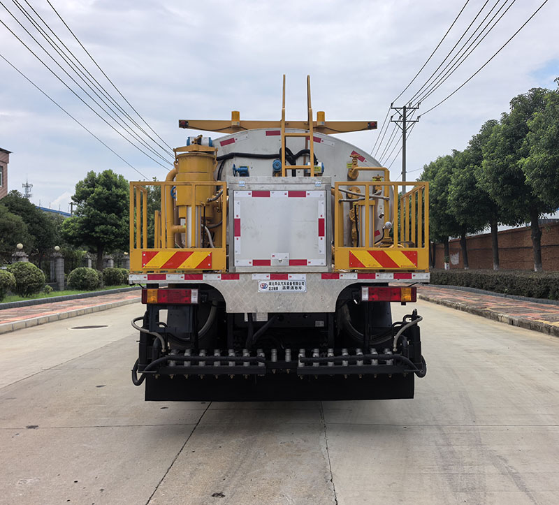 龍力馳牌HHZ5180GLQSX6瀝青灑布車公告圖片