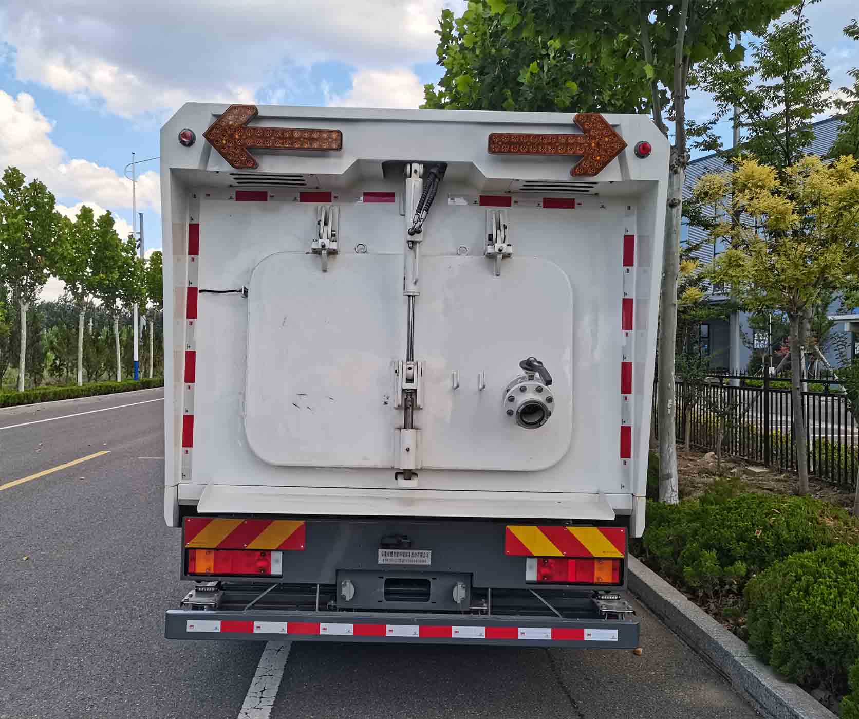 耐伴牌LNB5120TWQBEV純電動道路污染清除車公告圖片