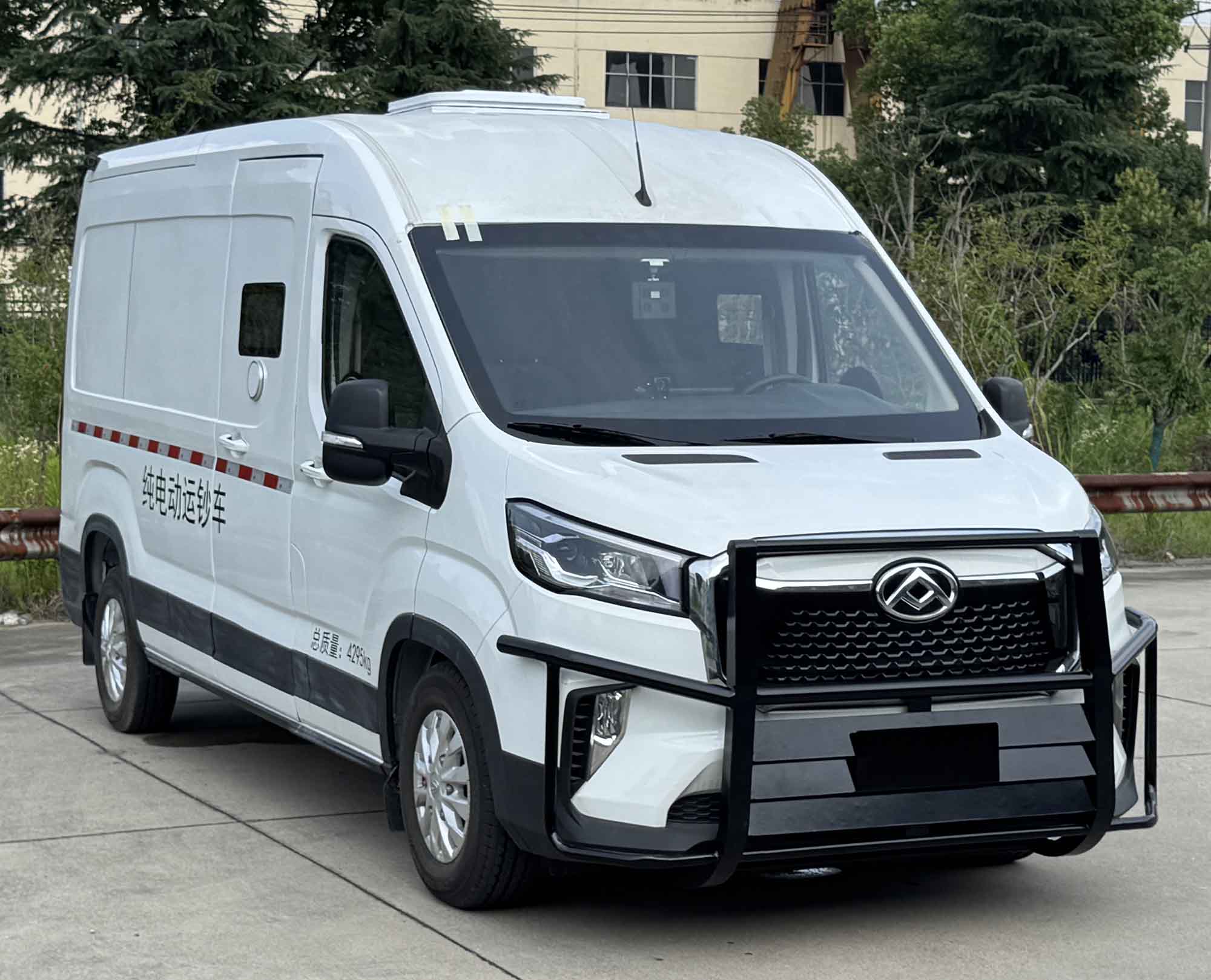 申馳牌SQL5040XYCJ7BEV-AM純電動(dòng)運(yùn)鈔車(chē)