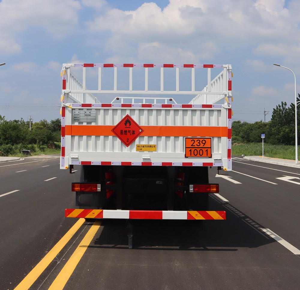 中汽力威牌HLW5320TQPSX6氣瓶運(yùn)輸車公告圖片