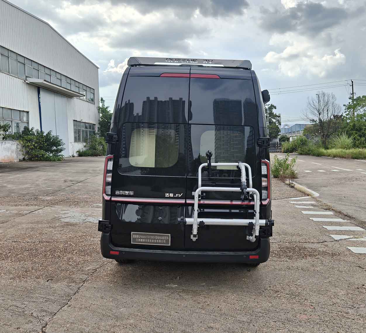 趣蜂牌QFA5032TSY2BEV純電動宿營車公告圖片