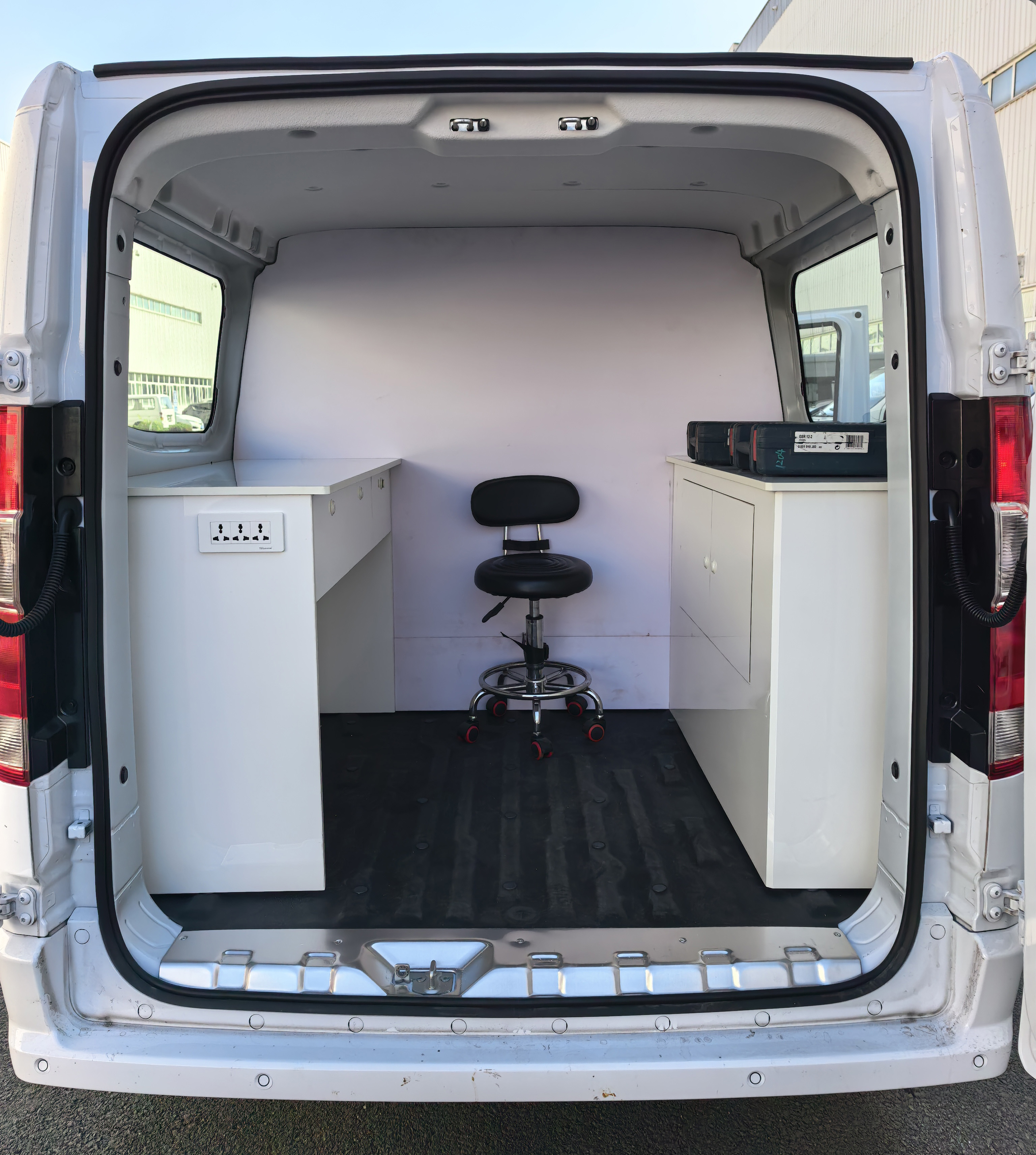 金杯牌SY5032XDW-BEVD1EB純電動(dòng)流動(dòng)服務(wù)車公告圖片