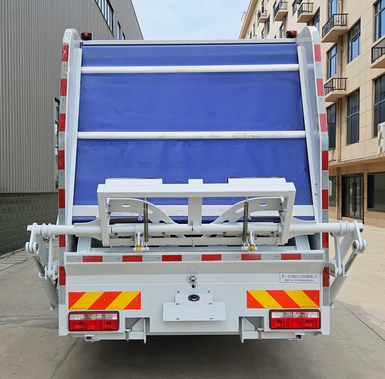 虹燦牌HLM5180ZYSBEV純電動壓縮式垃圾車公告圖片