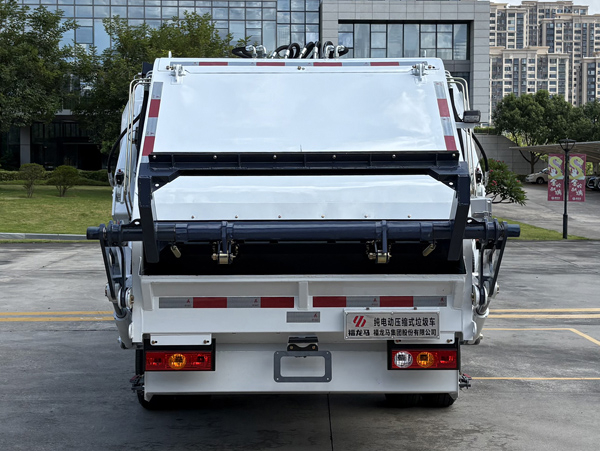 福龍馬牌FLM5040ZYSFSBEV純電動(dòng)壓縮式垃圾車公告圖片