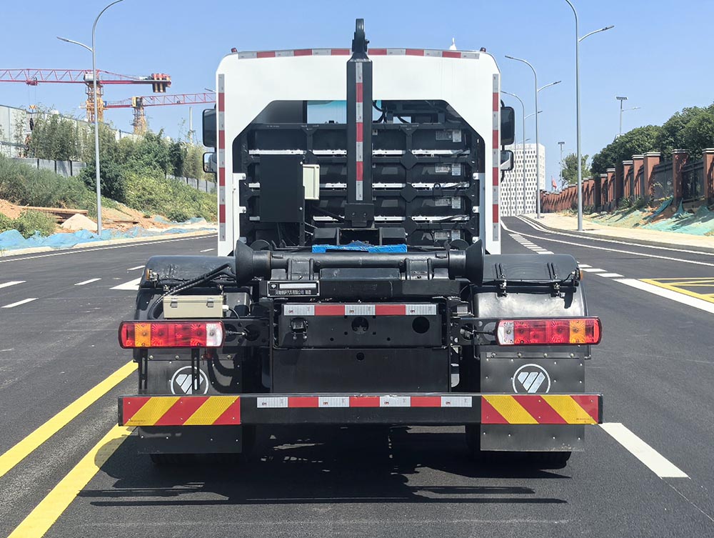 三泰牌DST5184ZXXEV純電動(dòng)車廂可卸式垃圾車公告圖片