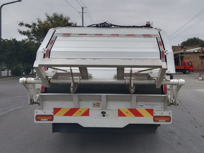 傳旗重科牌CQH5122ZYSSXBEV純電動壓縮式垃圾車公告圖片