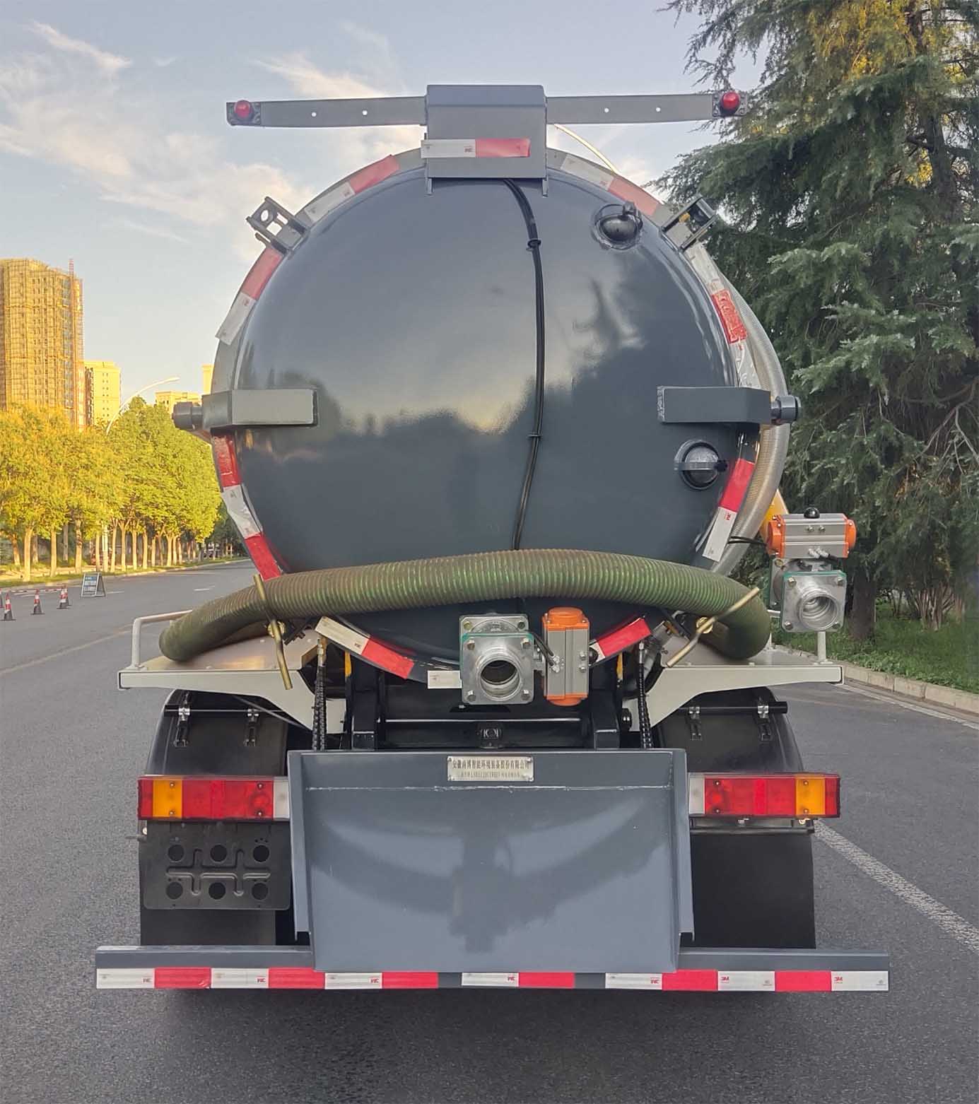 耐伴牌LNB5120GXWBEV純電動吸污車公告圖片