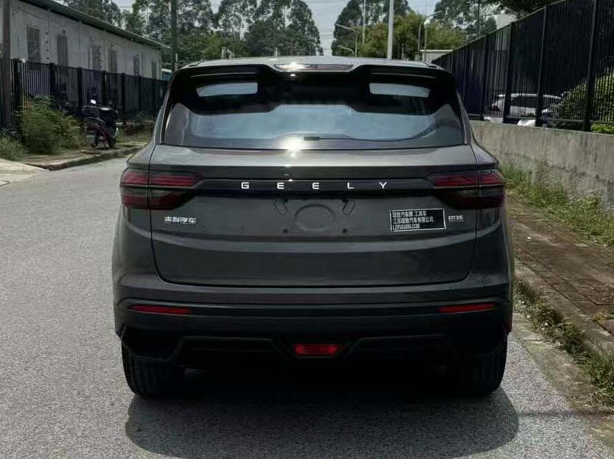 瓏致汽車(chē)牌LZV5020XGJ10B工具車(chē)公告圖片