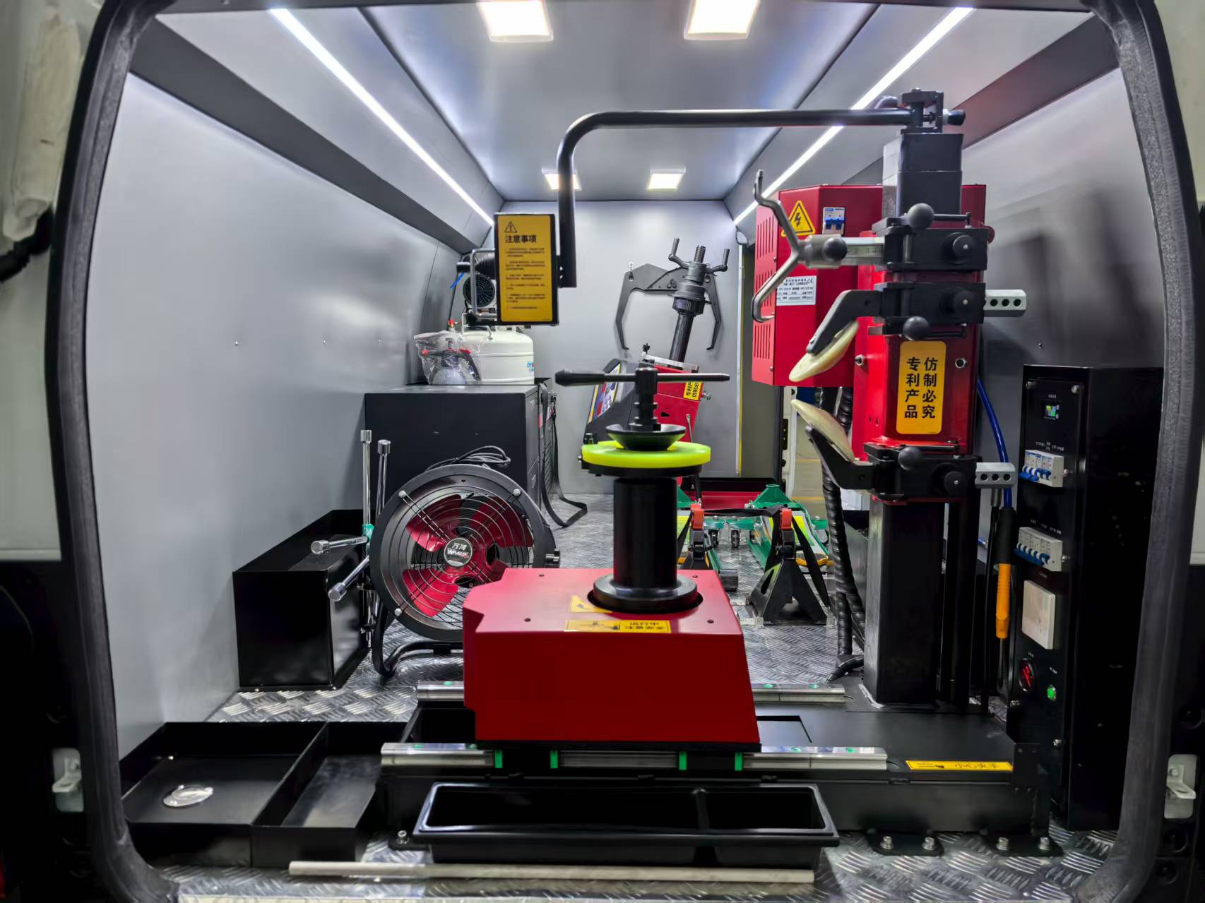 金環(huán)科技牌JHV5030XJXBEV純電動檢修車公告圖片