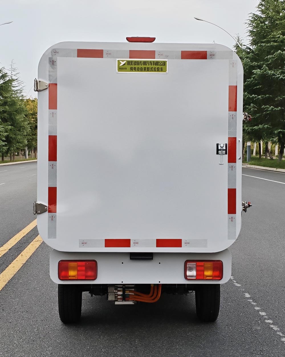 澳航同舟牌AYH5022ZZZBBEV純電動自裝卸式垃圾車公告圖片