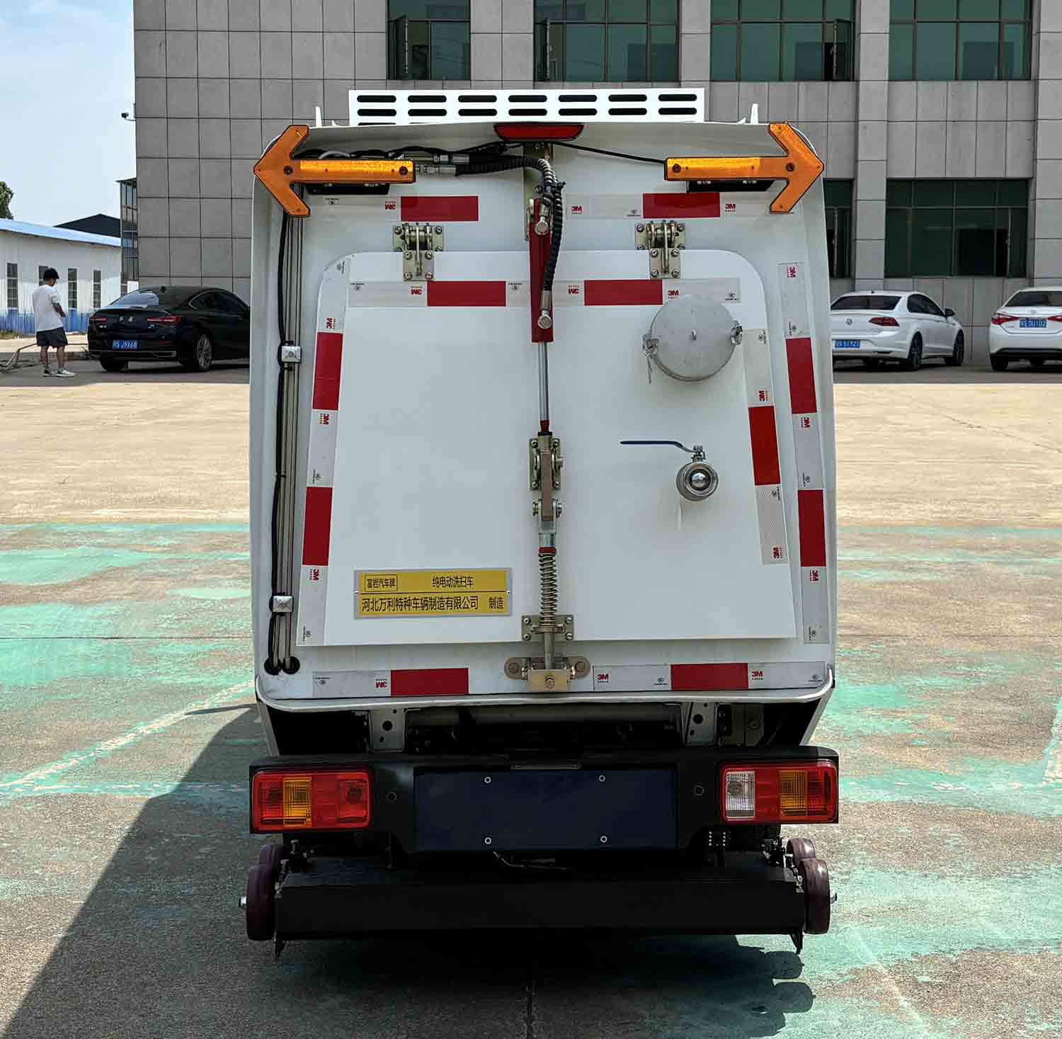 富巖汽車牌HWL5020TXSBEV純電動(dòng)洗掃車公告圖片