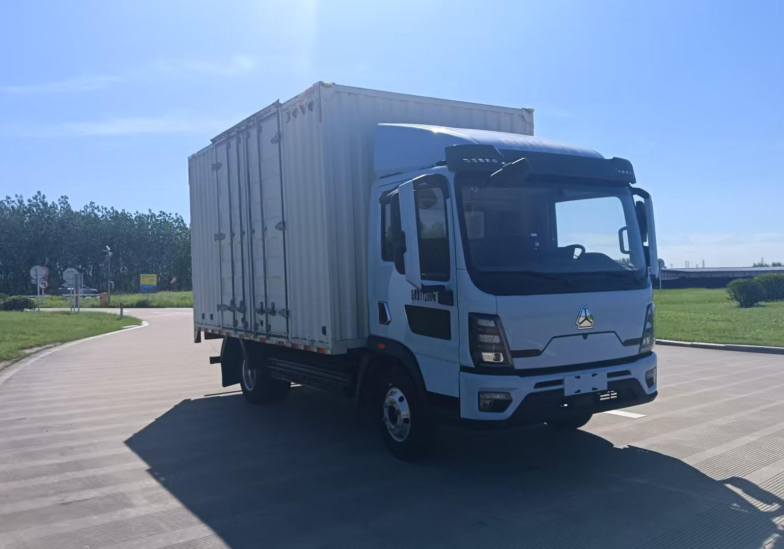 ZZ5117XXYK3615Z1BEVF1型純電動廂式貨車圖片