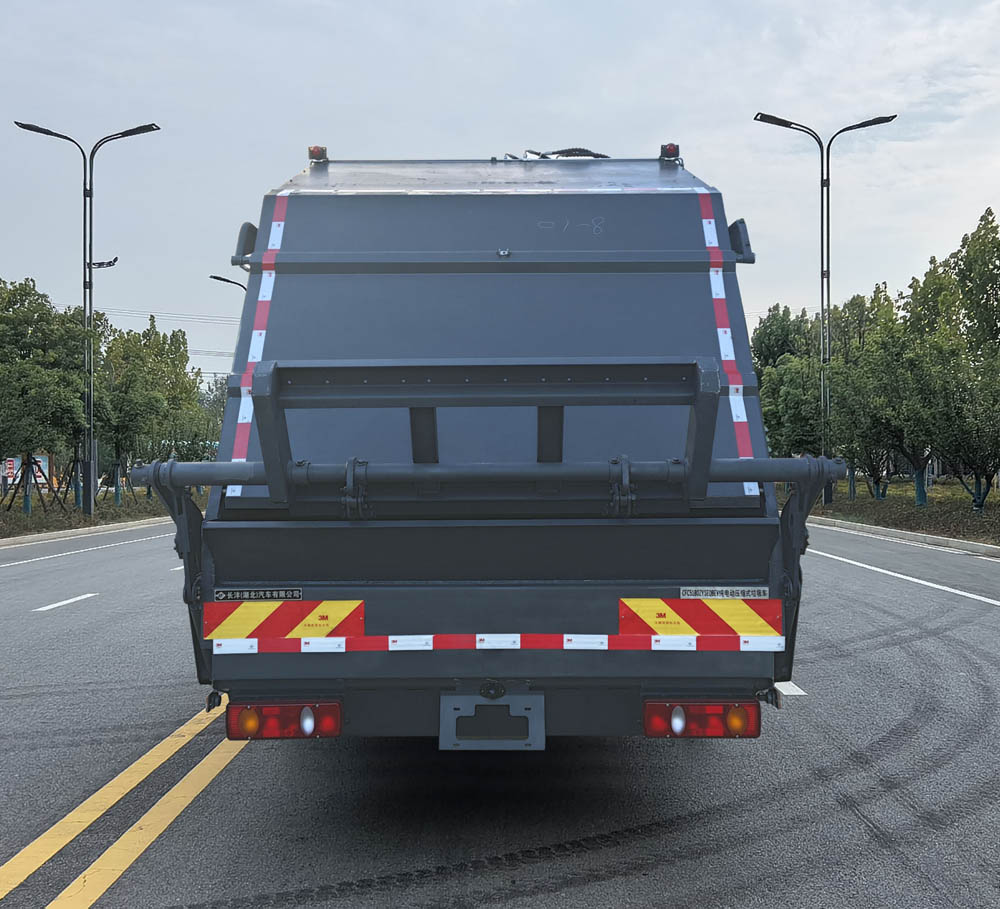 長(zhǎng)灃牌CFC5180ZYSEQBEV純電動(dòng)壓縮式垃圾車公告圖片