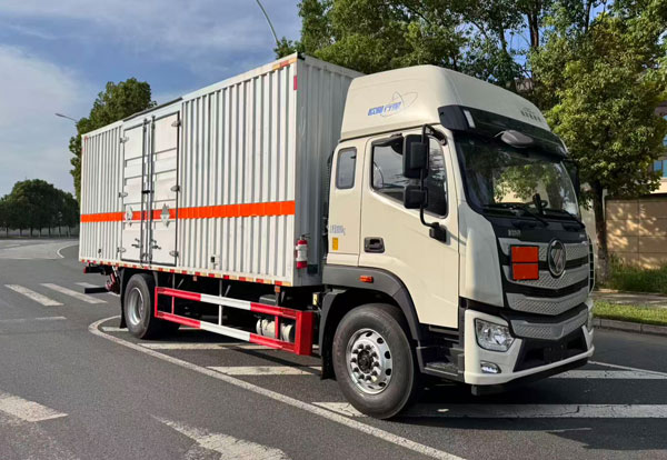 匯力威牌VVV5181XZWBJ6雜項危險物品廂式運輸車