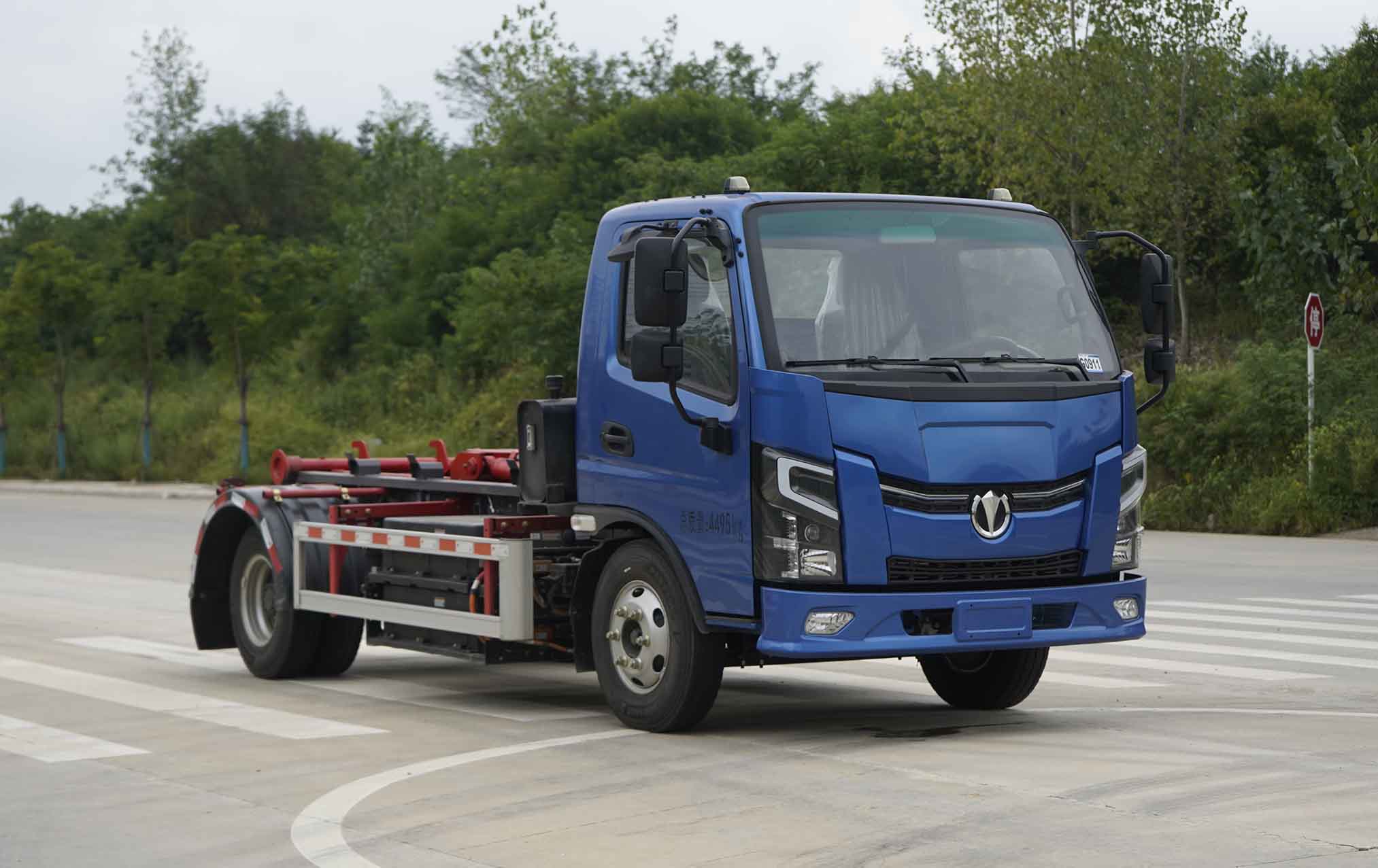 KLF5048ZXXBEV型純電動(dòng)車(chē)廂可卸式垃圾車(chē)圖片