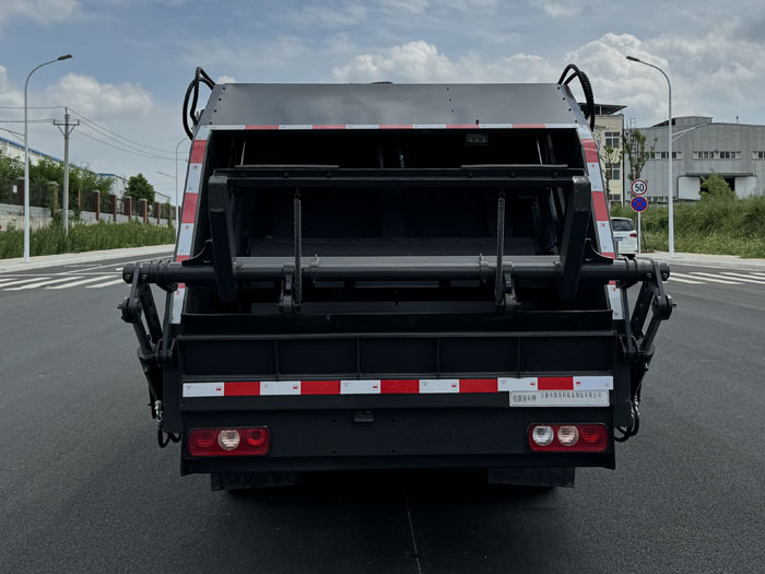 傳旗重科牌CQH5040ZYSSHBEV純電動壓縮式垃圾車公告圖片