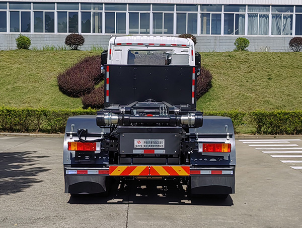 福龍馬牌FLM5320ZXXDFBEV純電動(dòng)車(chē)廂可卸式垃圾車(chē)公告圖片