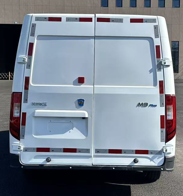 熊貓牌GK5043XXYBEV1純電動(dòng)廂式貨車(chē)公告圖片