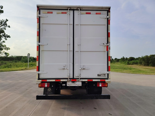 豪曼牌ZZ5048XXYG17FBF廂式貨車公告圖片