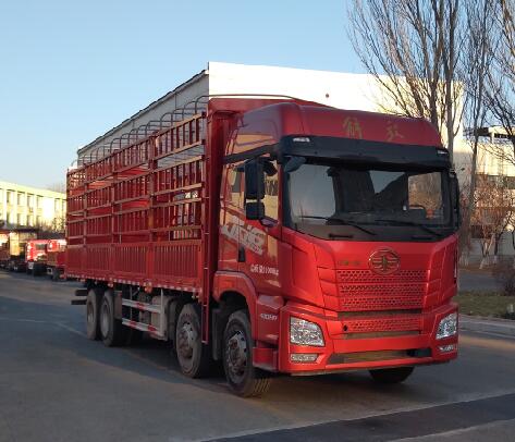 解放牌CA5310CCYP25K15L7T4E6A80倉(cāng)柵式運(yùn)輸車