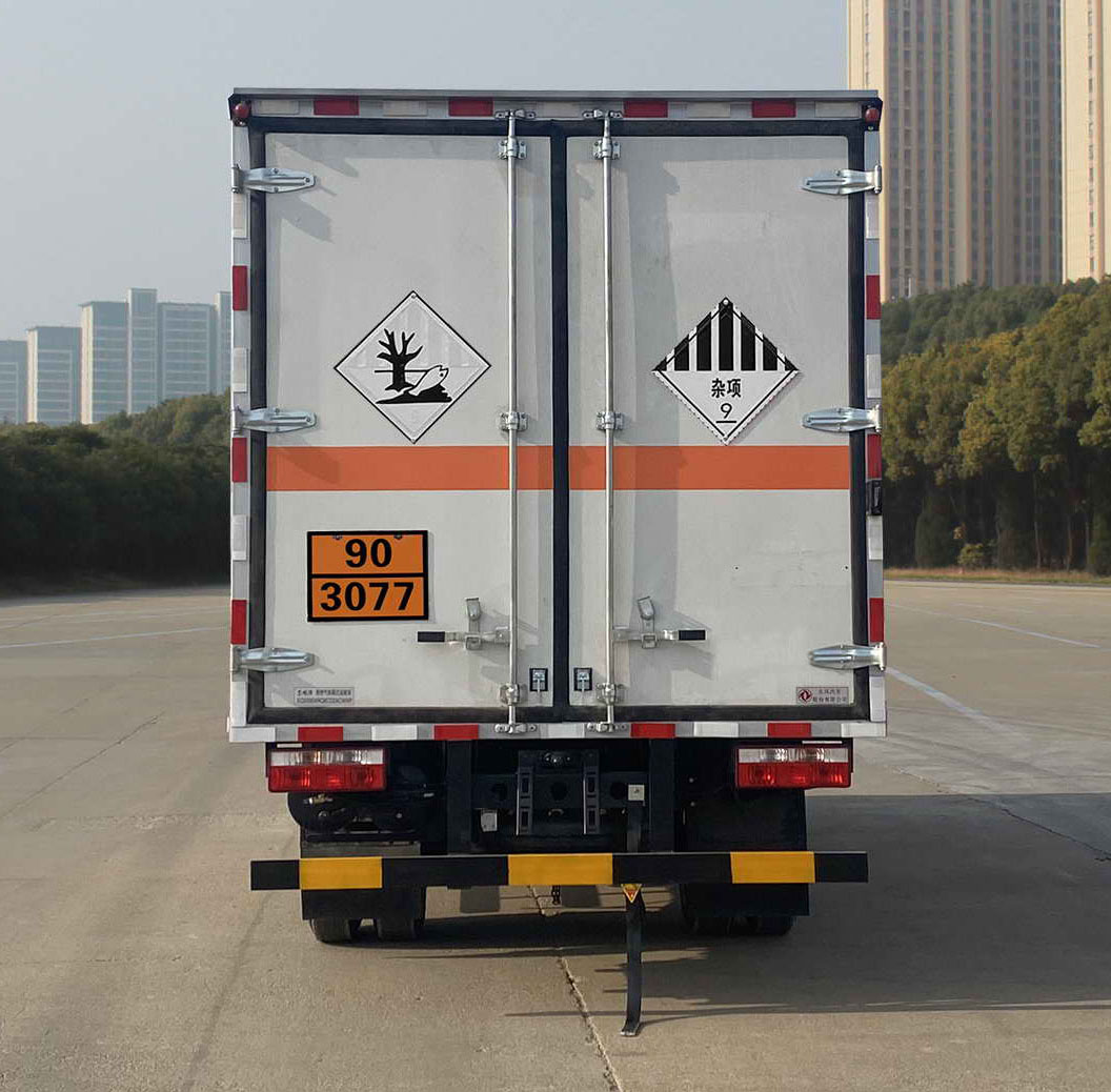 東風牌EQ5075XZW3CDFACWXP雜項危險物品廂式運輸車公告圖片