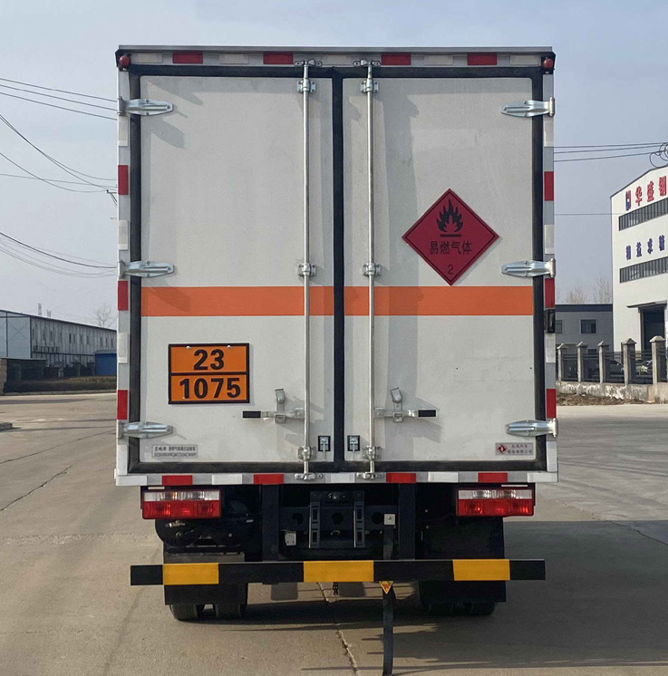 東風(fēng)牌EQ5075XRQ3CDFACWXP易燃?xì)怏w廂式運(yùn)輸車公告圖片
