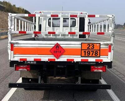 躍進(jìn)牌SH5083TQPZFDDWZ氣瓶運(yùn)輸車(chē)公告圖片