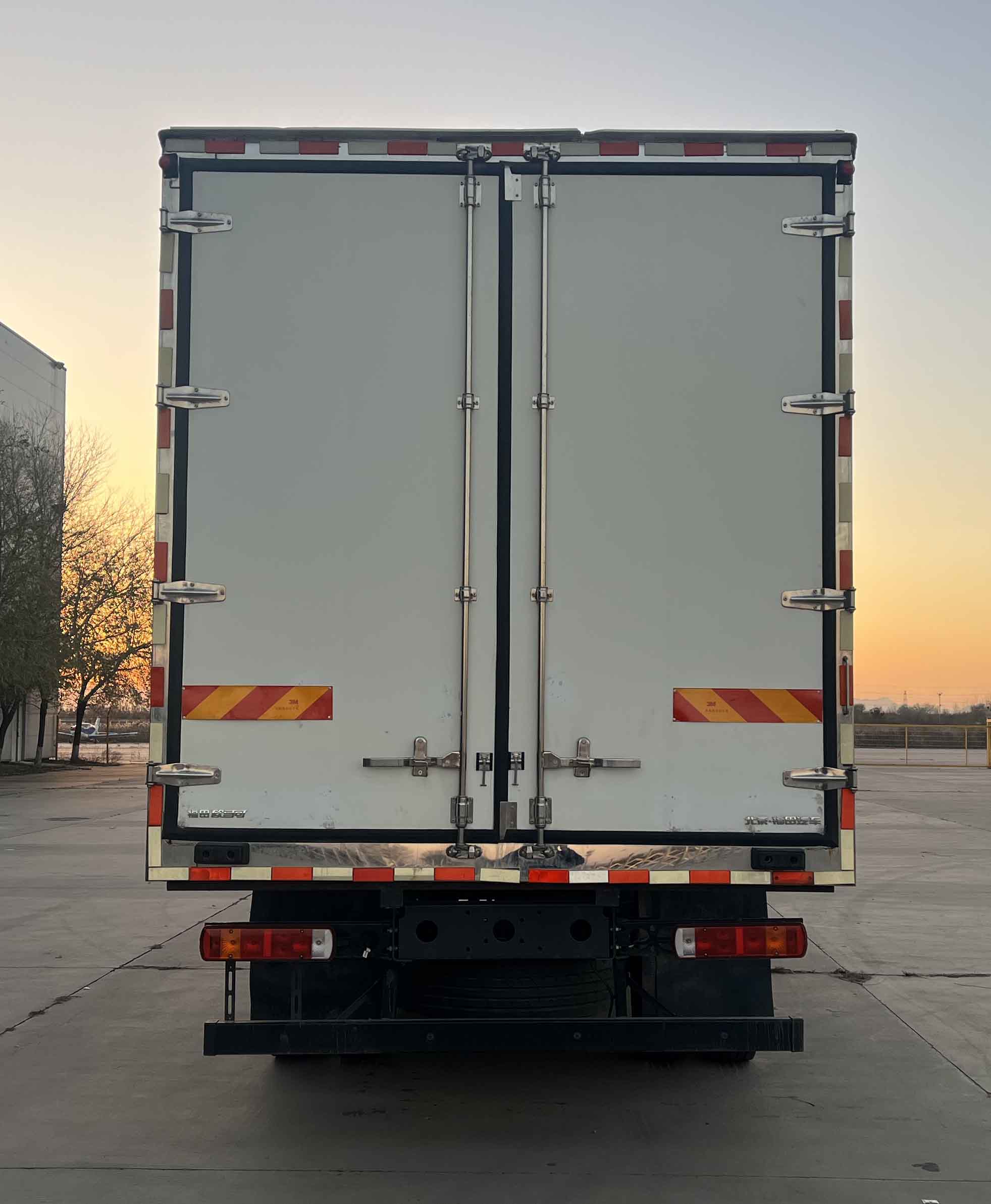 福田牌BJ5186XLC-3M冷藏車公告圖片