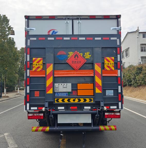 程力威牌CLW5120XRYE6易燃液體廂式運(yùn)輸車公告圖片