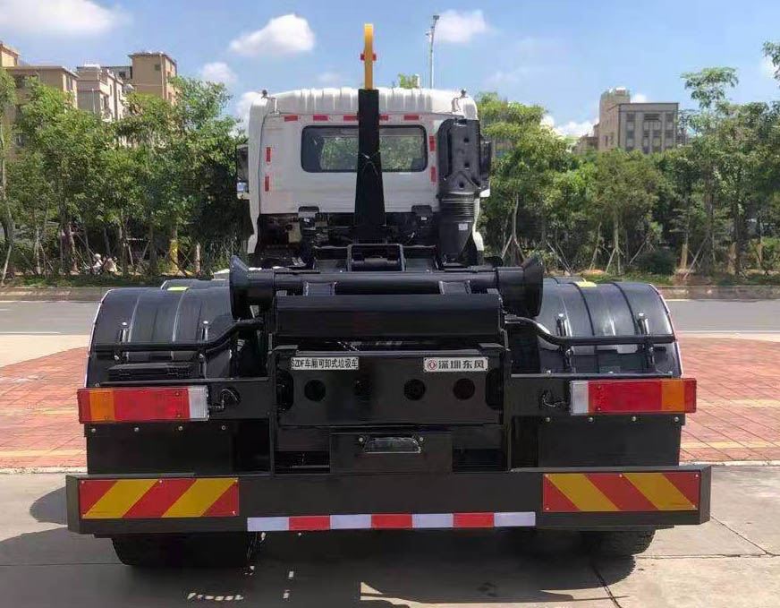 東風(fēng)牌EQ5310ZXXS6車廂可卸式垃圾車公告圖片
