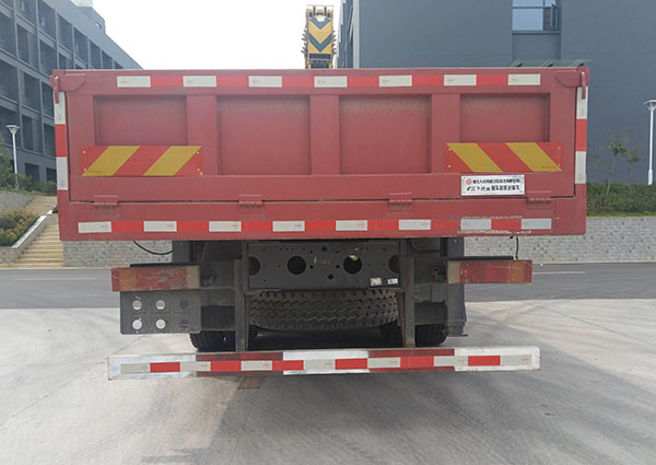 猛卡士特牌XCL5310JSQ6D隨車起重運輸車公告圖片