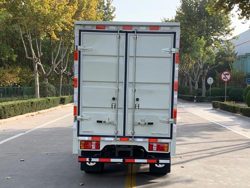 福田牌BJ5045XXY9JB3-55廂式運(yùn)輸車公告圖片