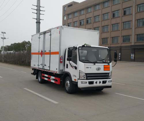 專威牌HTW5120XRYCA6易燃液體廂式運(yùn)輸車