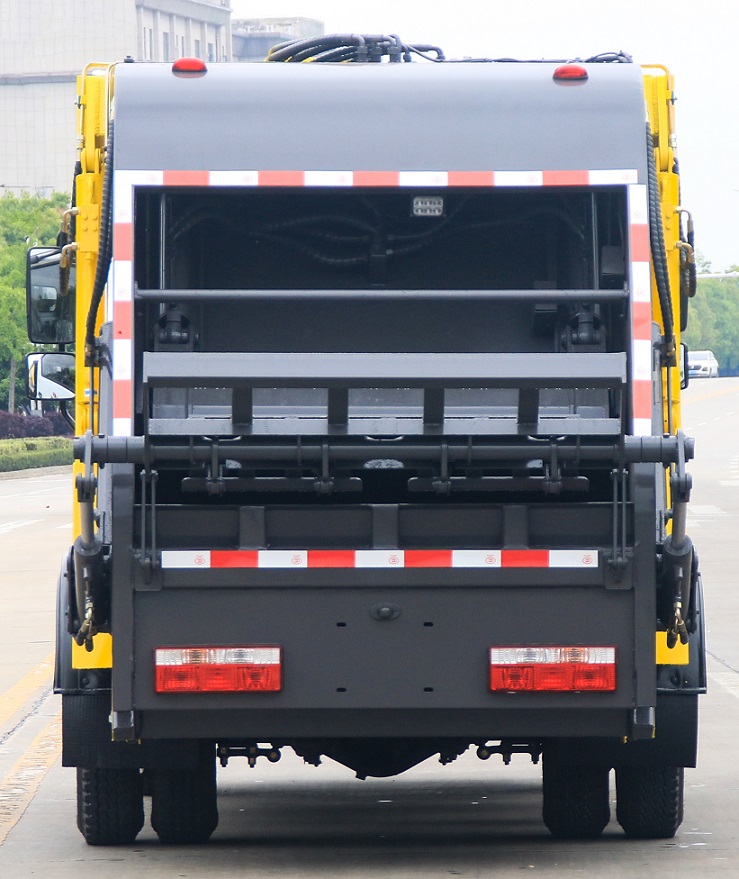 東風(fēng)股份多利卡D6 KLF5071ZYSE6壓縮式垃圾車公告圖片