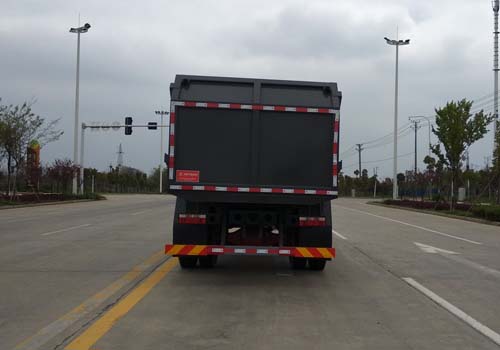 東風(fēng)股份多利卡D9 KLF5180ZDJE6壓縮式對(duì)接垃圾車(chē)公告圖片