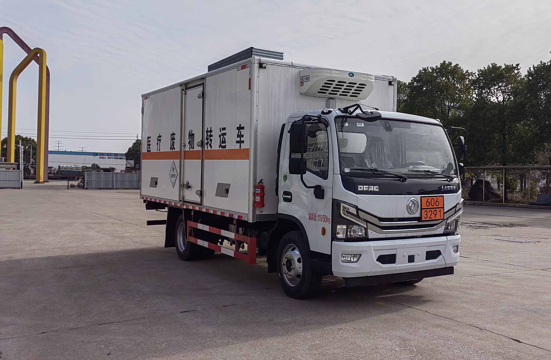 大力牌DLQ5120XYYEQ6醫(yī)療廢物轉運車