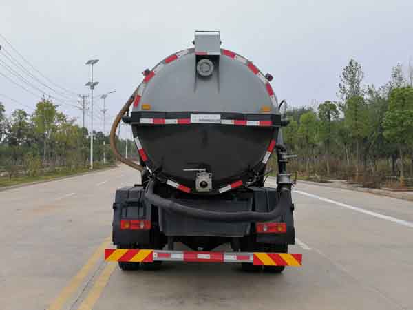 專(zhuān)致牌YZZ5180GXWD6吸污車(chē)公告圖片