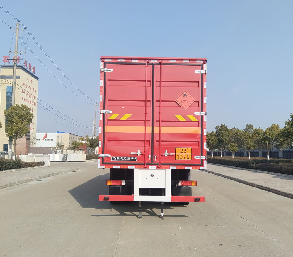 大力牌DLQ5320XRQDFH6易燃?xì)怏w廂式運(yùn)輸車(chē)公告圖片