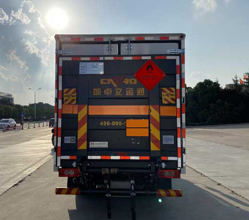 楚勝牌CSC5045XRQB6易燃?xì)怏w廂式運(yùn)輸車公告圖片