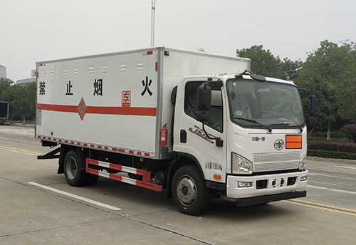 專威牌HTW5122XQYCA6爆破器材運(yùn)輸車