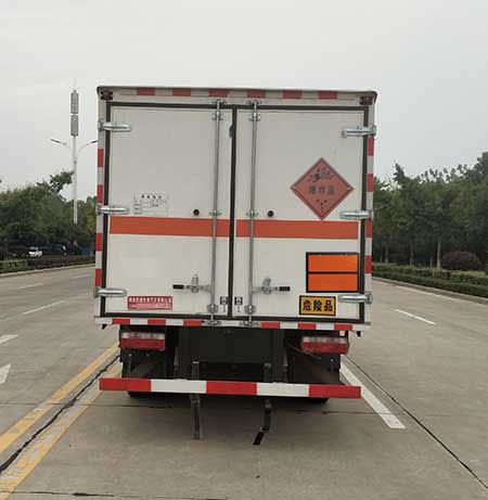 專威牌HTW5122XQYCA6爆破器材運(yùn)輸車公告圖片