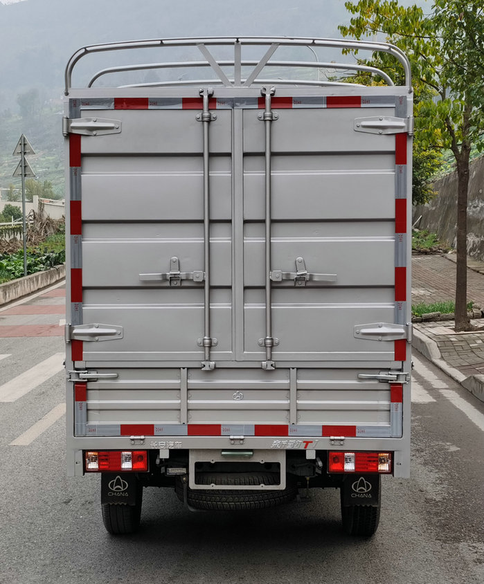 長(zhǎng)安牌SC5021CCYXBD6B1倉(cāng)柵式運(yùn)輸車公告圖片