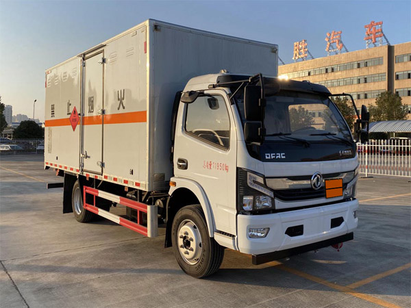 楚勝牌CSC5125XRY6易燃液體廂式運(yùn)輸車