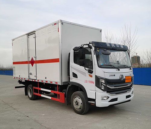 順風(fēng)智造牌SFZ5126XRYE6易燃液體廂式運(yùn)輸車