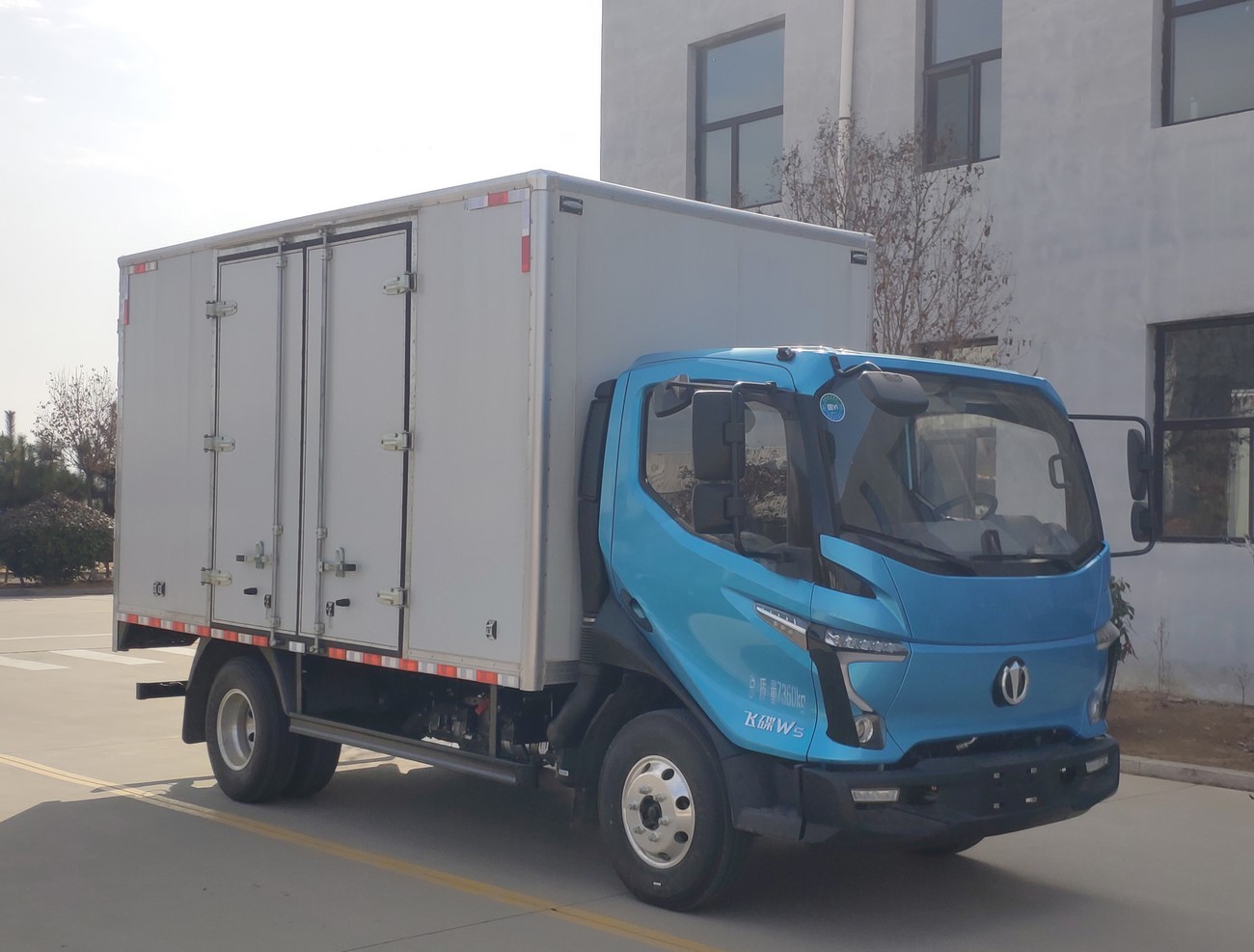 飛碟牌FD5070XXYW68K6-1廂式運(yùn)輸車