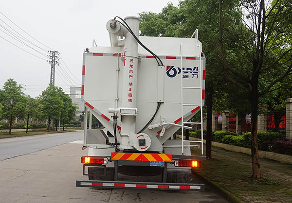 運(yùn)力牌LG5181ZSLZ6散裝飼料運(yùn)輸車公告圖片