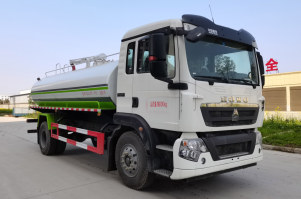 吸粪车