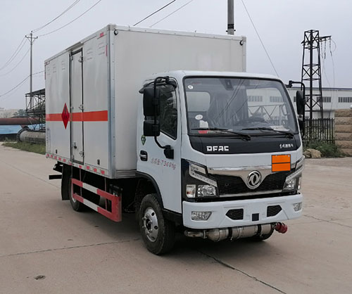 順風(fēng)智造牌SFZ5070XRYE6易燃液體廂式運(yùn)輸車